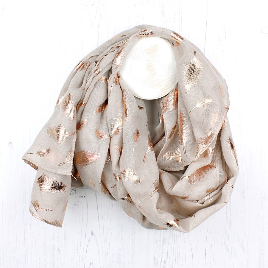 Metallic Eye-catching Feather Print Scarf