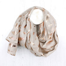 Load image into Gallery viewer, Metallic Eye-catching Feather Print Scarf
